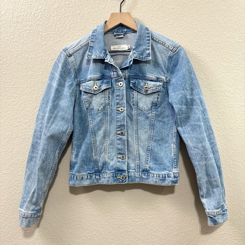 3/$20 H&M L.O.G.G. Classic Light Wash Denim Jacket Women’s Size 8 - Picture 2 of 14